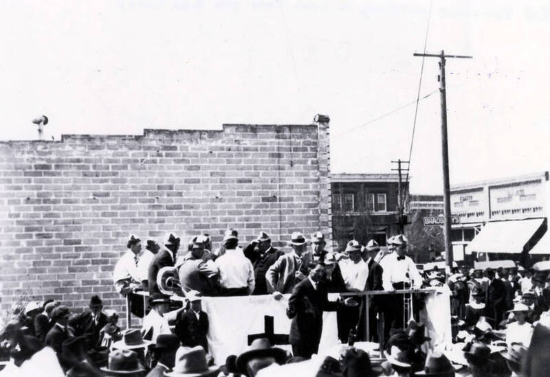 Ed Vincent making a war talk for Red Cross Drive. Grangeville, Idaho.