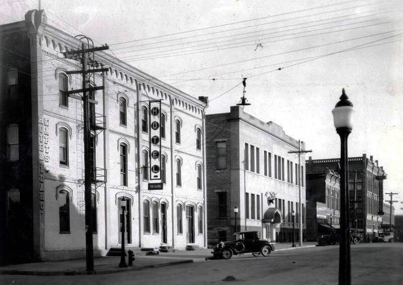 Visible: Hotel Idaho, Williamson's Dept. Store.