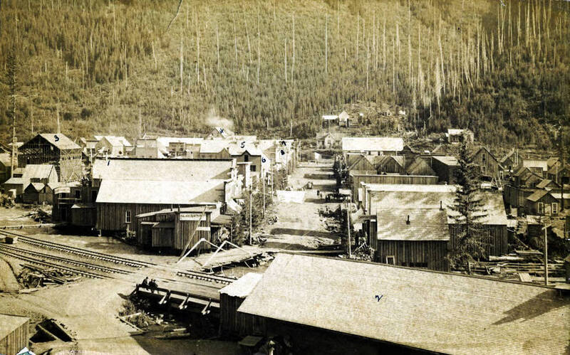 Buildings identified: Northern Pacific Depot, Grand Central Hotel, Carter Hotel, Hanley's Hotel, Arments Hotel, Bank and I.M.