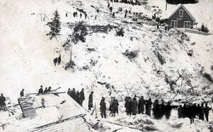 People viewing the snowslide. Mace, Idaho.