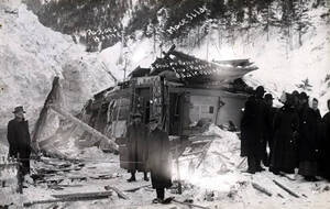Group viewing Pascoe home demolished by snowslide. Mace, Idaho.