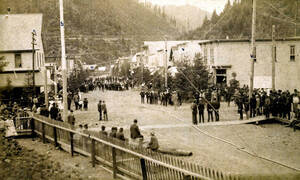 Locations identified: Bank corner, J.M.H. Building, Hanley's Hotel, Arment's Hotel, Liberty Pole, electric light, telephone, Northern Pacific Depot