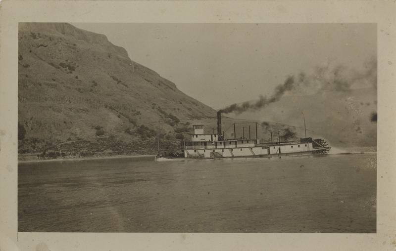 Steamboat, sternwheeler.