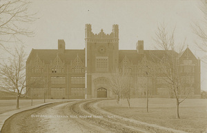 Postcard of the Administration building on the University of Idaho campus in Moscow, Idaho.