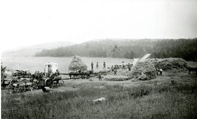 Steam thresher crew and cook wagon