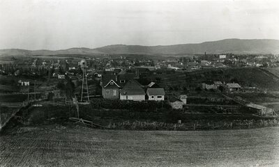 View of Moscow, Idaho from the south taken from the end of what is now Boyd Avenue, 1910