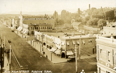 Popcorn Wagon on Main Street