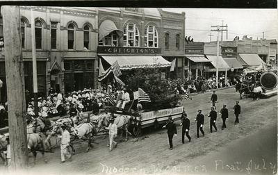 Modern Woodman's Float on 4th of July Postcard