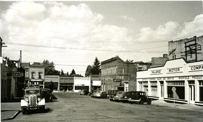 North side of 2nd St. between Washington and Main