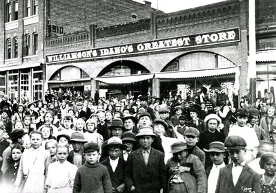 Children in front of Williamson's Store
