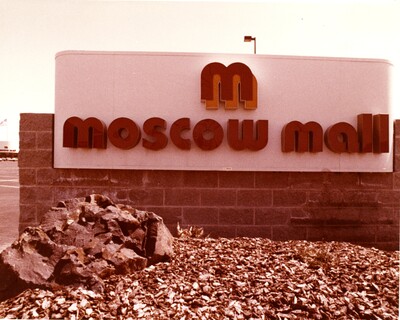 Moscow Mall sign