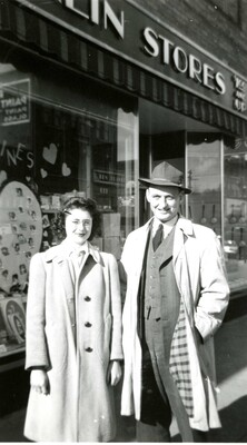 A manager and employee in front of the Ben Franklin Store.
