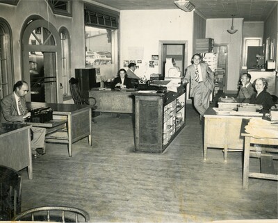 Daily Idahonian interior, office and staff