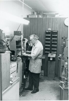 Peck's Shoe Repair Shop