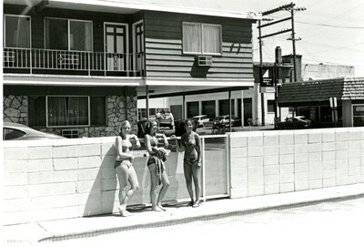 Royal Motor Inn swimming pool