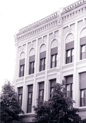McConnell building, west side to corner