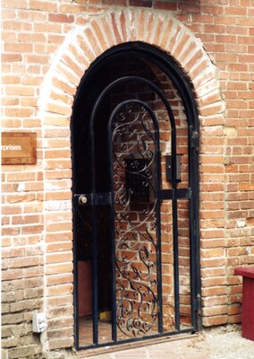 Kenworthy arched entryway from alley