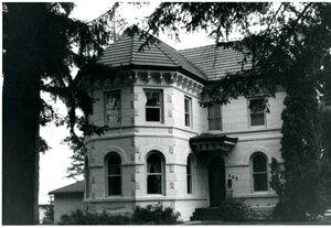 Mason Cornwall House Between the Trees