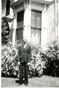 Howard Leslie at McConnell Mansion