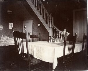 Moody home dining room