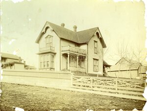 Lauder home at 2nd & Van Buren