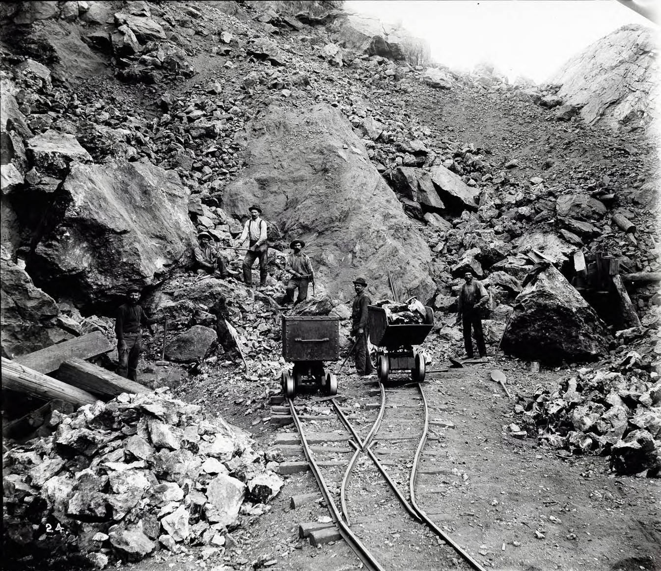miners and ore cars at Bunker Hill, 1904